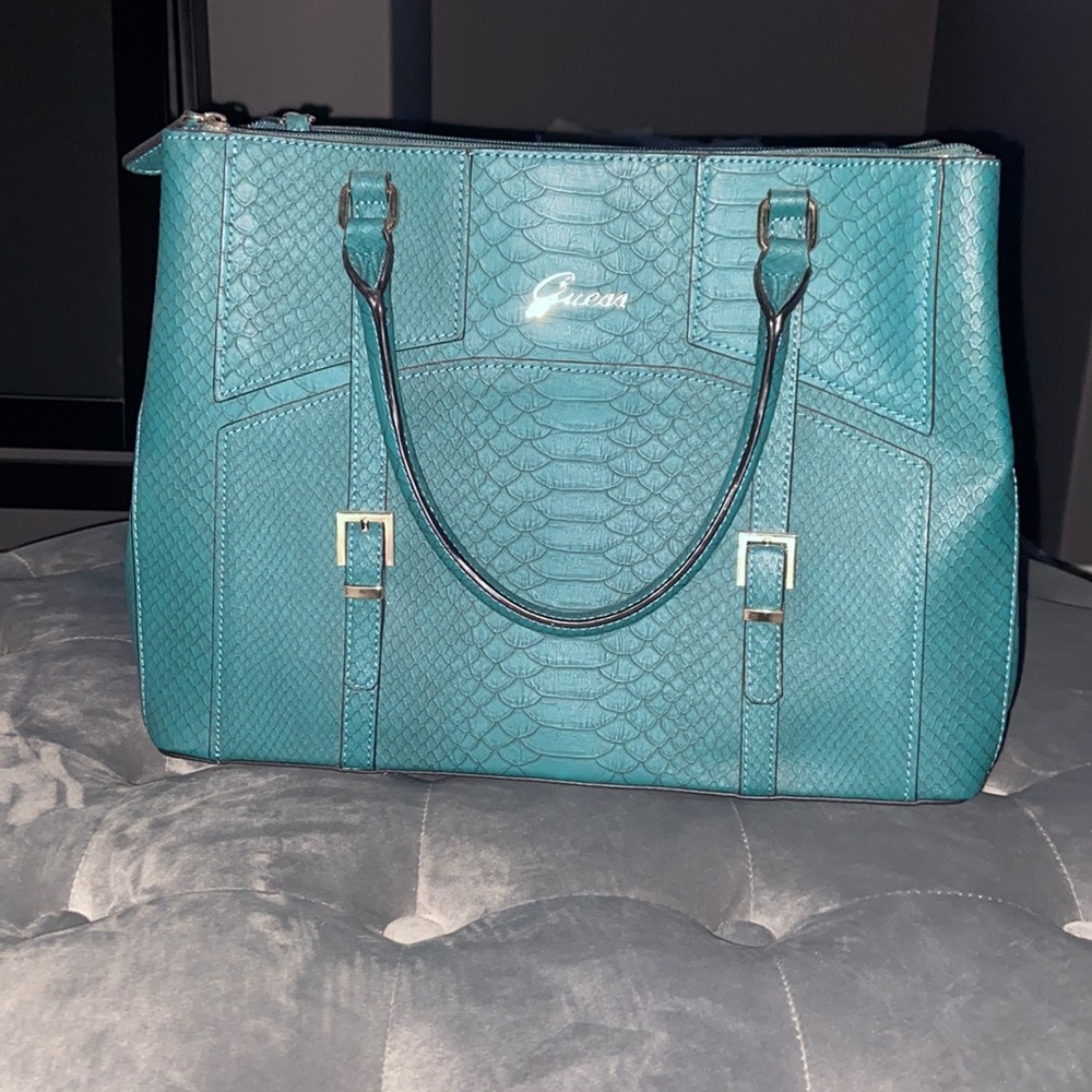 Guess purse - Picture 2 of 4